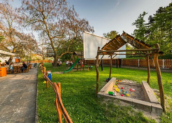 Piranha 招待所 3*