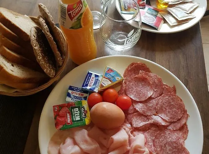 招待所 Piranha 3*