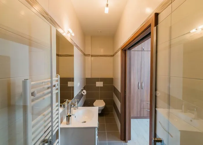 招待所 Piranha 3*