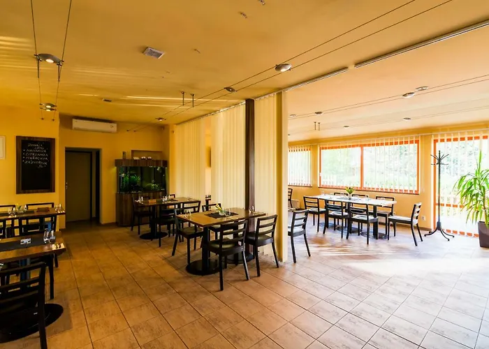 Piranha 招待所 3*